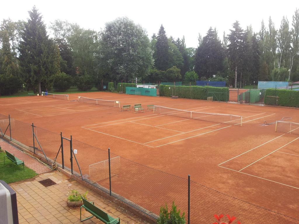 פודבראדי Penzion Tenis מראה חיצוני תמונה