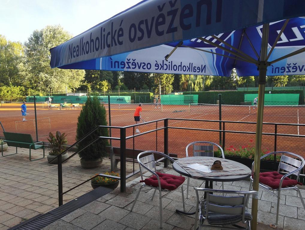 פודבראדי Penzion Tenis מראה חיצוני תמונה