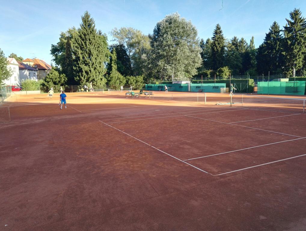 פודבראדי Penzion Tenis מראה חיצוני תמונה