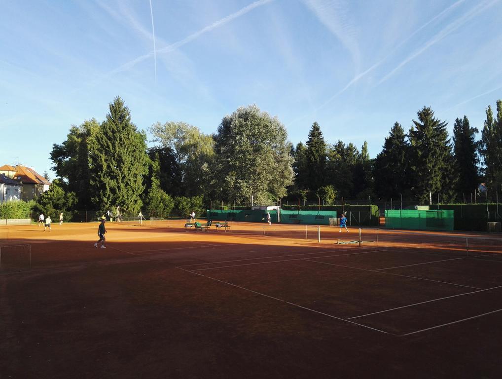 פודבראדי Penzion Tenis מראה חיצוני תמונה